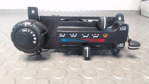 Foto: HEIZUNGSBETÄTIGUNG eines Hyundai Atos 1.1