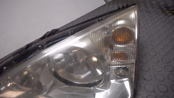 Foto: SCHEINWERFER LINKS (leicht matt) eines Ford Mondeo 1.8 Turnier