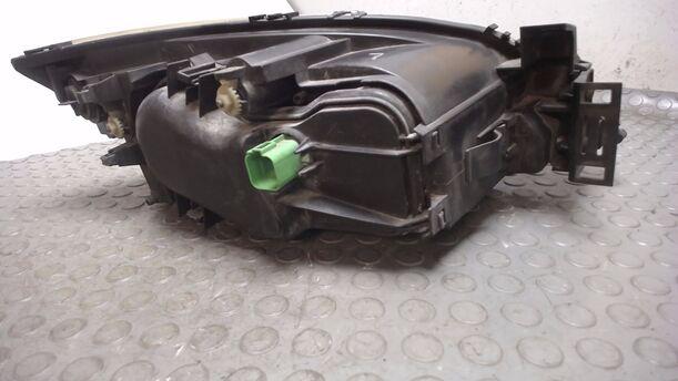 Foto: SCHEINWERFER LINKS (leicht matt) eines Ford Mondeo 1.8 Turnier