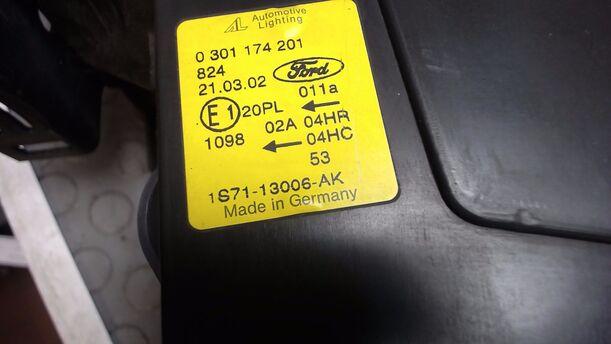 Foto: SCHEINWERFER LINKS (leicht matt) eines Ford Mondeo 1.8 Turnier