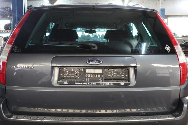 Foto: HECKKLAPPE/ HECKDECKEL eines Ford Mondeo 1.8 Turnier