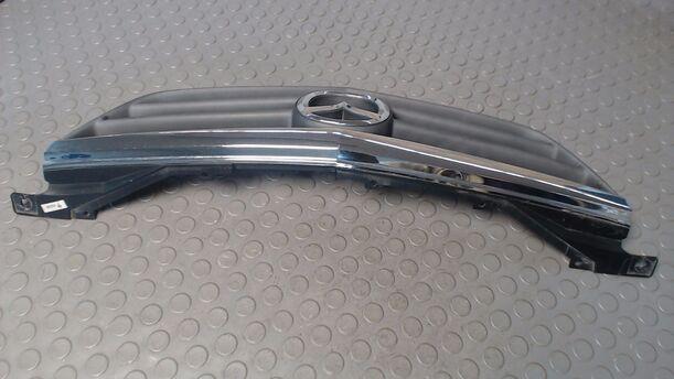 Foto: KÜHLERGRILL eines Mazda 626 2.0 TD CLX