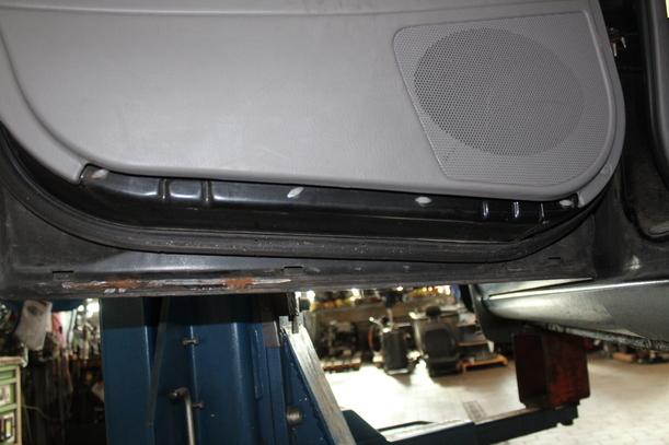 Foto: TÜR HINTEN LINKS eines Mazda 626 2.0 TD