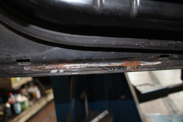 Foto: TÜR HINTEN LINKS eines Mazda 626 2.0 TD
