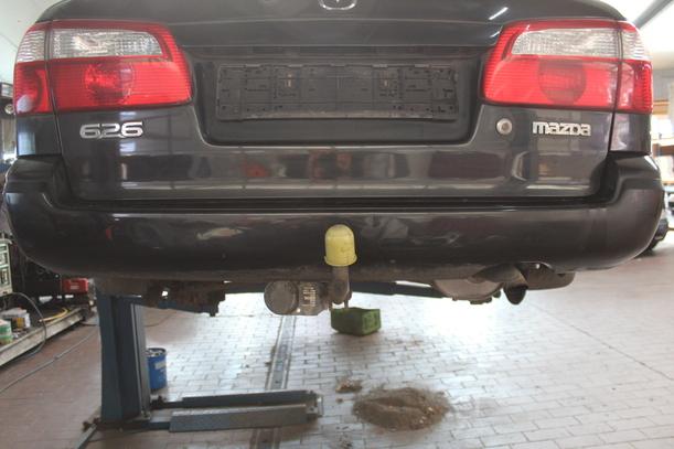 Foto: STOSSFÄNGER/ STOßSTANGE HINTEN eines Mazda 626 2.0 TD