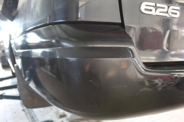 Foto: STOSSFÄNGER/ STOßSTANGE HINTEN eines Mazda 626 2.0 TD