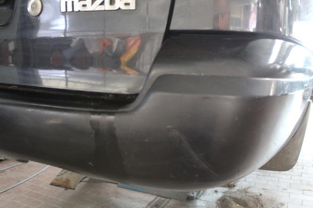 Foto: STOSSFÄNGER/ STOßSTANGE HINTEN eines Mazda 626 2.0 TD