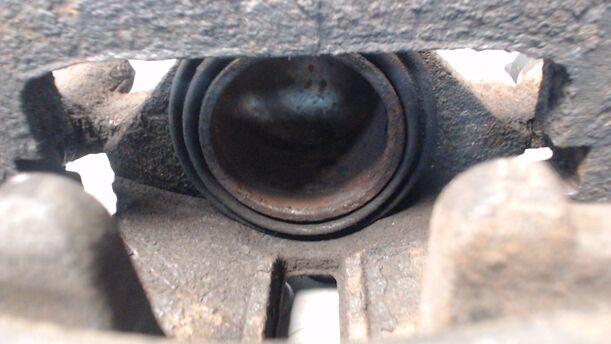 Foto: BREMSSATTEL VORN LINKS eines Mazda 626 2.0 TD CLX