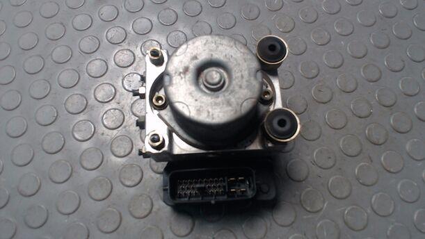 Foto: HAUPTBREMSAGGREGAT ABS eines Mazda 626 2.0 TD CLX