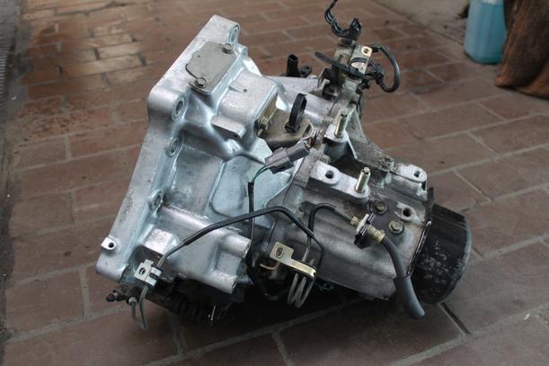 Foto: SCHALTGETRIEBE 5 GANG eines Mazda 626 2.0 TD