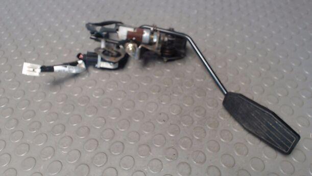 Foto: GASPEDAL eines Mazda 626 2.0 TD CLX