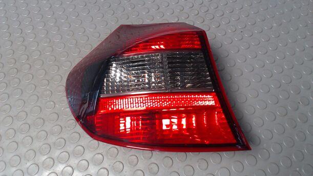 Foto: HECKLEUCHTE LINKS ( RAUCHGRAU ) eines BMW 116i Sport