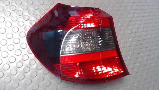 Foto: HECKLEUCHTE LINKS ( RAUCHGRAU ) eines BMW 116i Sport