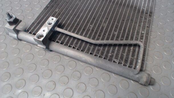 Foto: KONDENSATOR KLIMAANLAGE eines Mazda 626 2.0 TD CLX