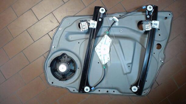 Foto: FENSTERHEBER ELEKTR VORN LINKS (4-Türer) eines Mercedes-Benz A 150 Sport