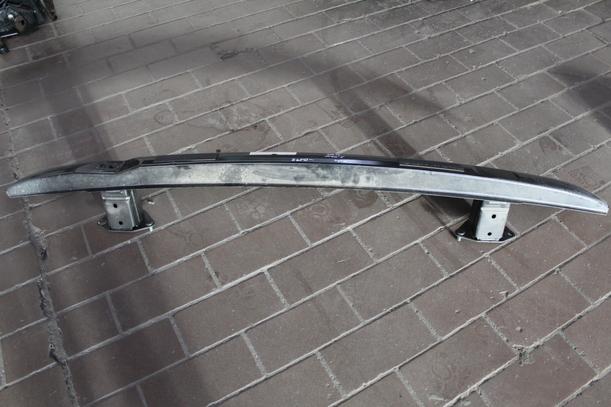Foto: VERSTÄRKUNG HINTEN eines Mercedes-Benz A 150 Sport