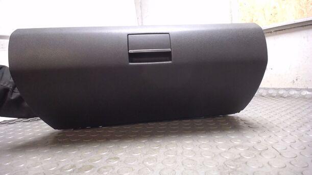 Foto: HANDSCHUHFACH eines Mercedes-Benz A 150 Sport
