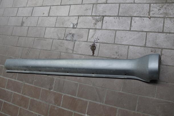 Foto: SCHWELLERVERKLEIDUNG LINKS eines Ford Maverick Sport
