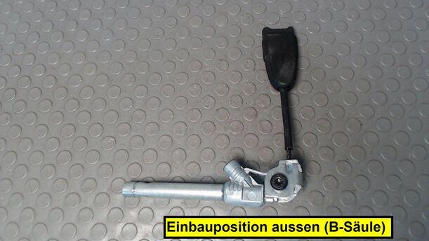 Foto: GURTSTRAFFER AUSSEN RECHTS ( NICHT ZUM ANSCHNALLEN ) eines Opel Corsa 1.2 16V Sport