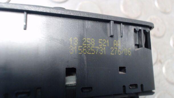 Foto: FENSTERHEBERSCHALTER eines Opel Corsa 1.2 16V Sport