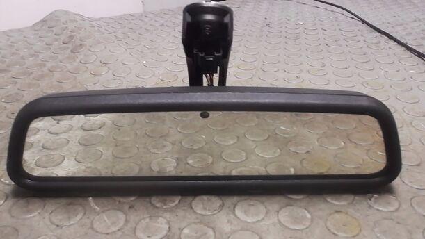 Foto: INNENSPIEGEL AUTOM. ABBLENDEND eines BMW 318i touring Sport