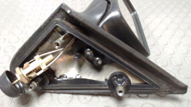 Foto: AUSSENSPIEGEL MECHANISCH VERSTELLBAR LINKS eines Seat Cordoba 1.6i Sport