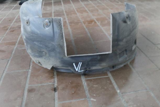 Foto: RADHAUSSCHALE/ INNENRADHAUS VORN LINKS eines Opel Corsa 1.0 12V Sport