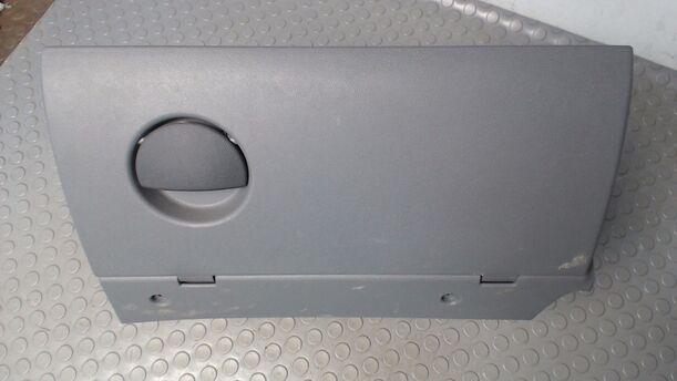 Foto: HANDSCHUHFACH eines Opel Corsa 1.0 12V Sport