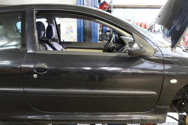 Foto: TÜR VORN RECHTS (3-TÜRER) eines Peugeot 206 60
