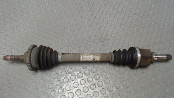 Foto: ANTRIEBSWELLE LINKS eines Peugeot 206 60