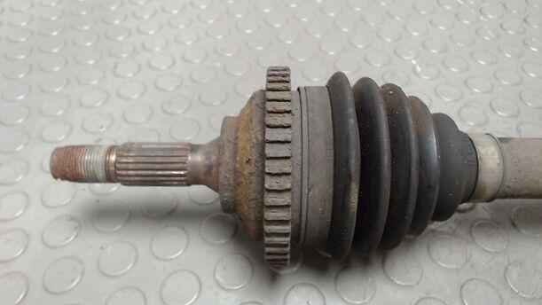 Foto: ANTRIEBSWELLE LINKS eines Peugeot 206 60
