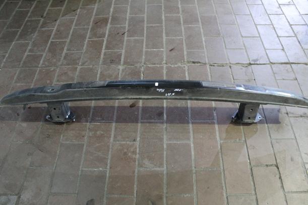 Foto: VERSTÄRKUNG/ TRÄGER HINTEN eines Mercedes-Benz A 180 CDI