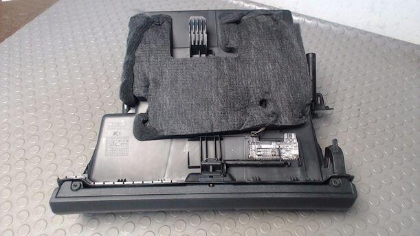 Foto: HANDSCHUHFACH eines Mercedes-Benz A 180 CDI