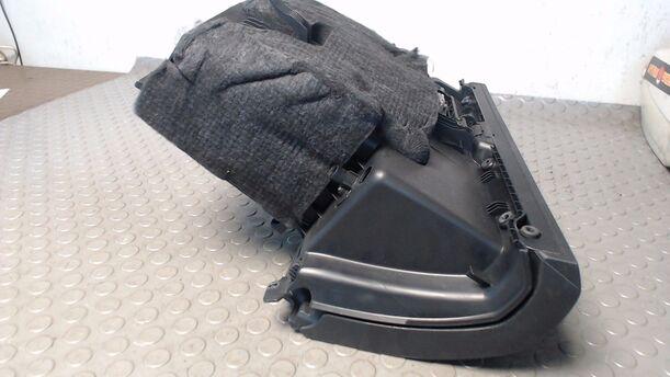 Foto: HANDSCHUHFACH eines Mercedes-Benz A 180 CDI