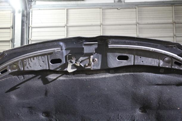 Foto: MOTORHAUBE eines VW Polo 1.4
