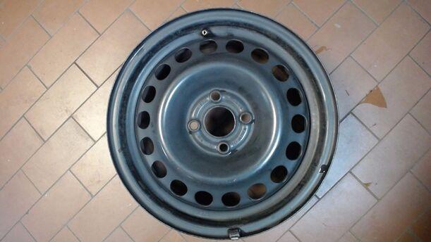Foto: STAHLFELGE 6X15 ET49 eines Opel Corsa 1.0 12V