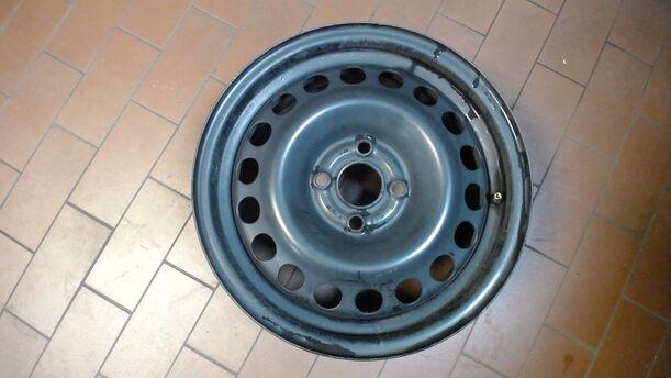Foto: STAHLFELGE 6X15 ET49 eines Opel Corsa 1.0 12V