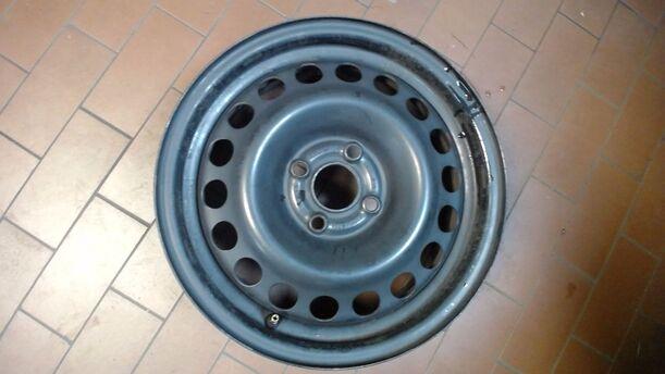 Foto: STAHLFELGE 6X15 ET49 eines Opel Corsa 1.0 12V