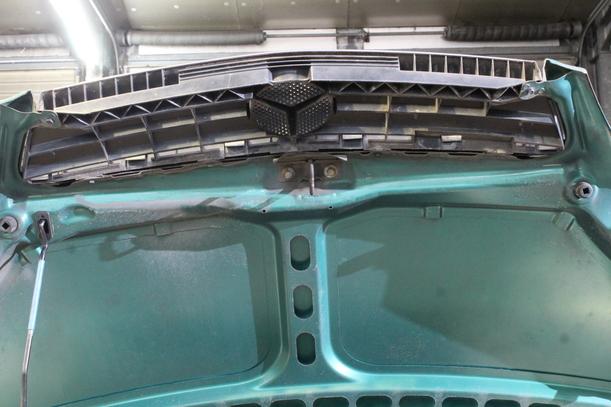 Foto: MOTORHAUBE eines Mercedes-Benz A 140