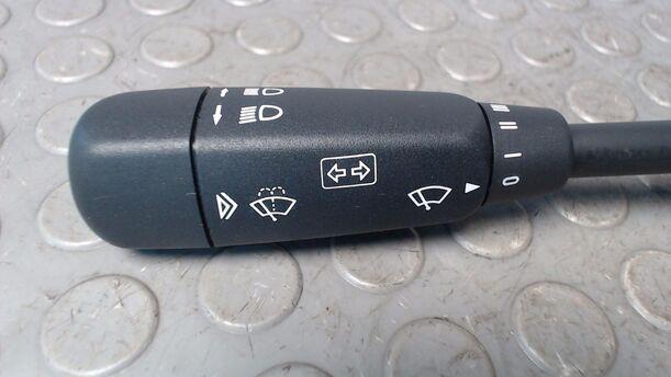 Foto: BLINKERSCHALTER/ KOMBISCHALTER ( ZUBEHÖR ) eines Mercedes-Benz A 140