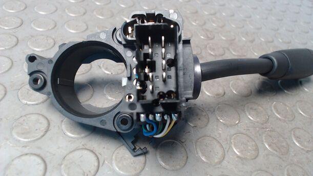 Foto: BLINKERSCHALTER/ KOMBISCHALTER ( ZUBEHÖR ) eines Mercedes-Benz A 140