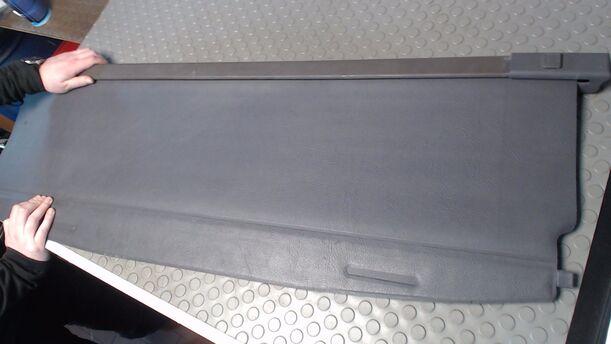 Foto: LADERAUMABDECKUNG eines Mercedes-Benz A 140