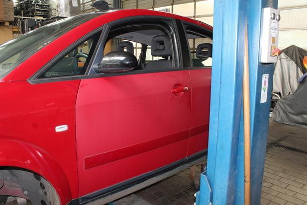 Foto: TÜR VORN LINKS eines Audi A2 1.4
