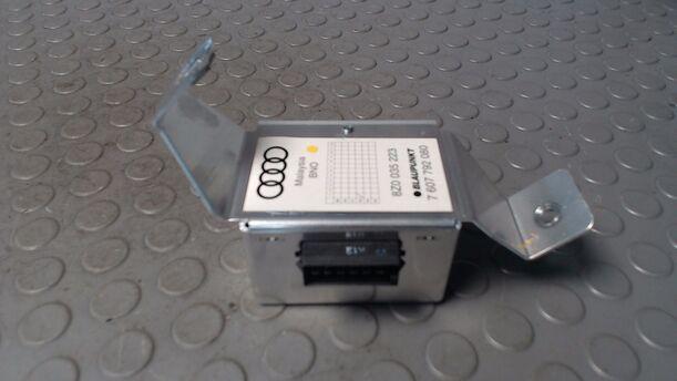 Foto: AUDIOVERSTÄRKER/ RADIOVERSTÄRKER eines Audi A2 1.4