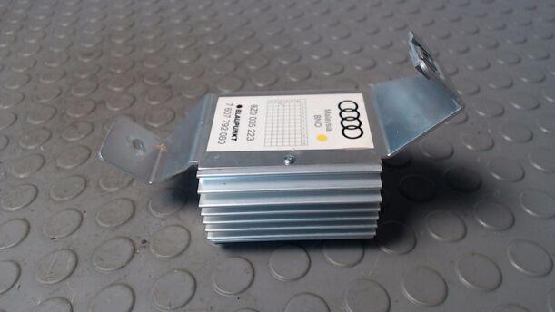Foto: AUDIOVERSTÄRKER/ RADIOVERSTÄRKER eines Audi A2 1.4