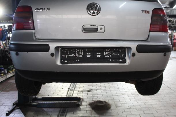 Foto: STOSSFÄNGER/ STOßSTANGE HINTEN eines VW Golf 1.9 TDI
