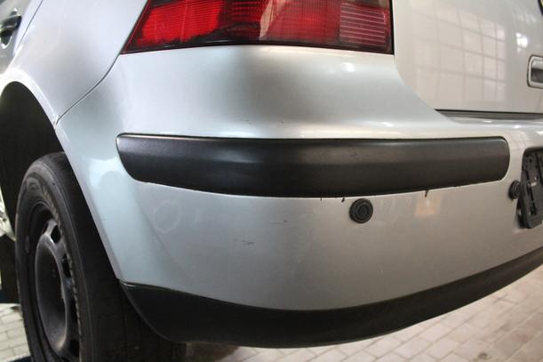 Foto: STOSSFÄNGER/ STOßSTANGE HINTEN eines VW Golf 1.9 TDI