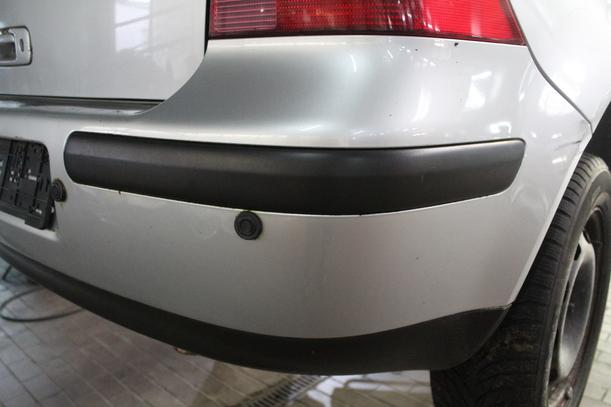 Foto: STOSSFÄNGER/ STOßSTANGE HINTEN eines VW Golf 1.9 TDI