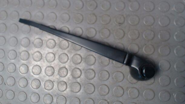 Foto: SCHEIBENWISCHERARM HINTEN eines VW Golf 1.9 TDI
