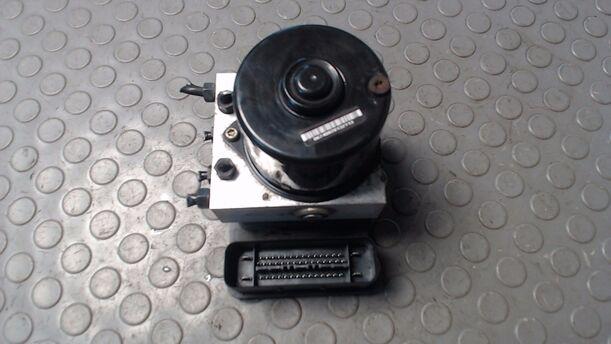 Foto: HAUPTBREMSAGGREGAT ABS eines VW Golf 1.9 TDI
